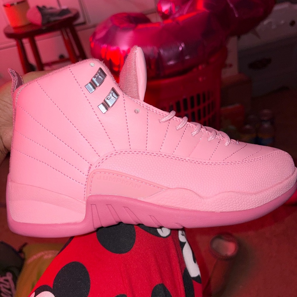 Air jordan 12 retro pink 8.5